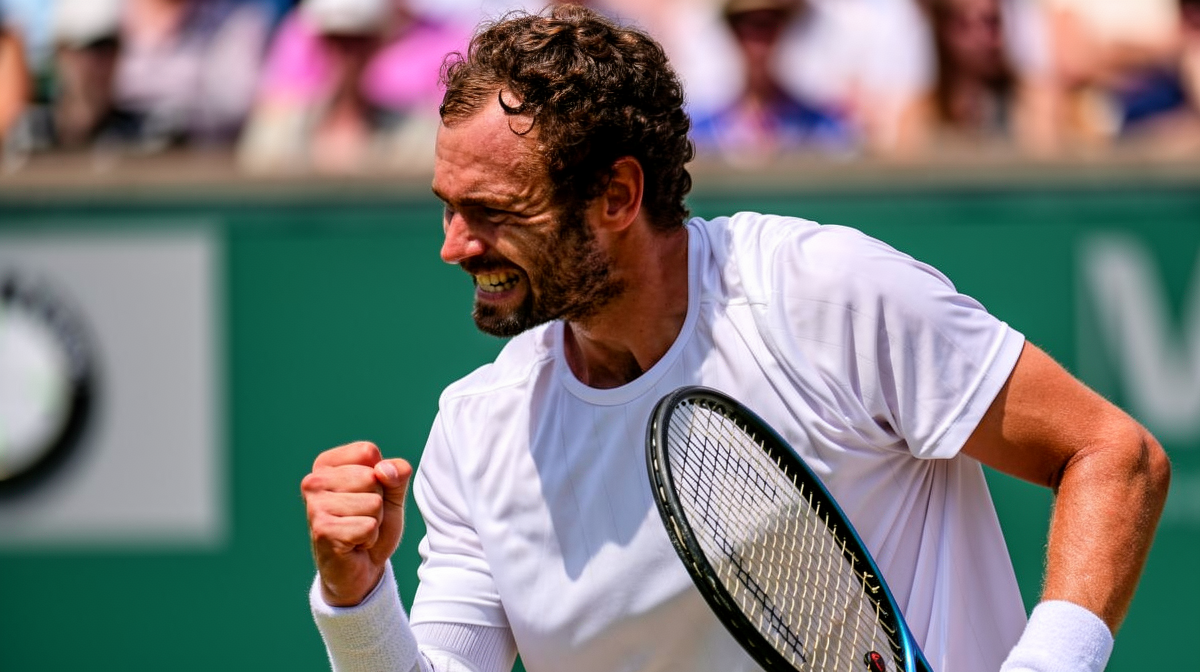 ROR体育官网 - 温网2026：资格赛黑马 Safiullin 与 Mochizuki 逆袭 八强战将挑战 Djokovic 与 Sinner - ROR体育
